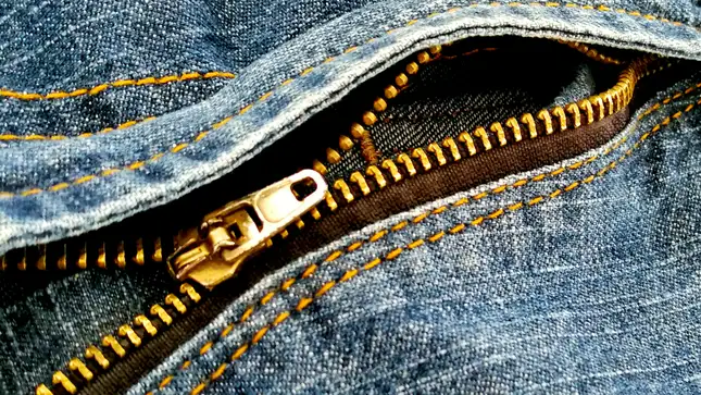 How to Fix a Zipper On Jeans