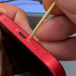 5 Steps to clean iPhone charging port